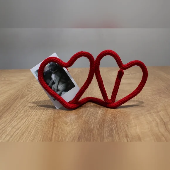 Handmade Knit Heart-Shaped Photo Holder - Picture 4 of 5